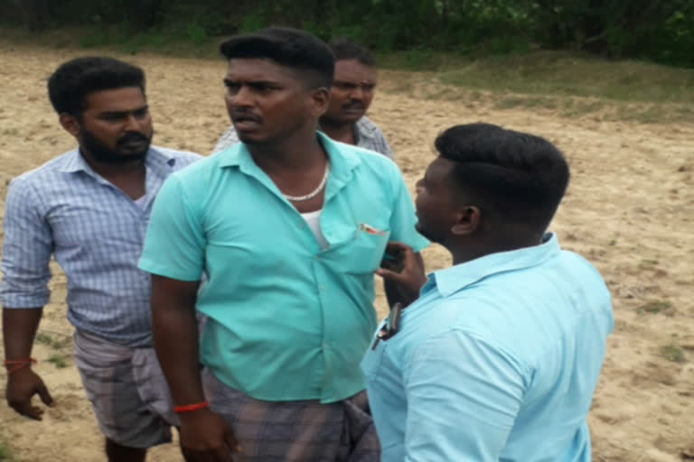 village-administration-officials-kicked-out-for-sand-smuggling