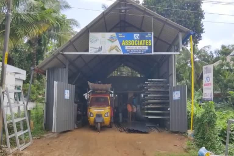 businessman assaulted  Case against 13 porters  porters in alathoor  പ്രവാസി വ്യവസി  നോക്കുകൂലി  നോക്കുകൂല മര്‍ദനം  ചുമട്ട് തൊഴിലാളികള്‍  ആലത്തൂര്‍  സി.ഐ.ടി.യു  ഐ.എൻ.ടി.യു.സി