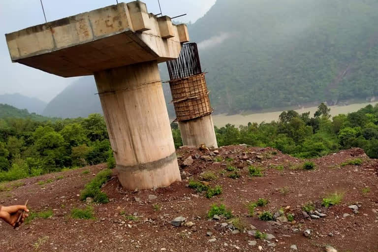 Rain and damage to school and pillar in Bilaspur