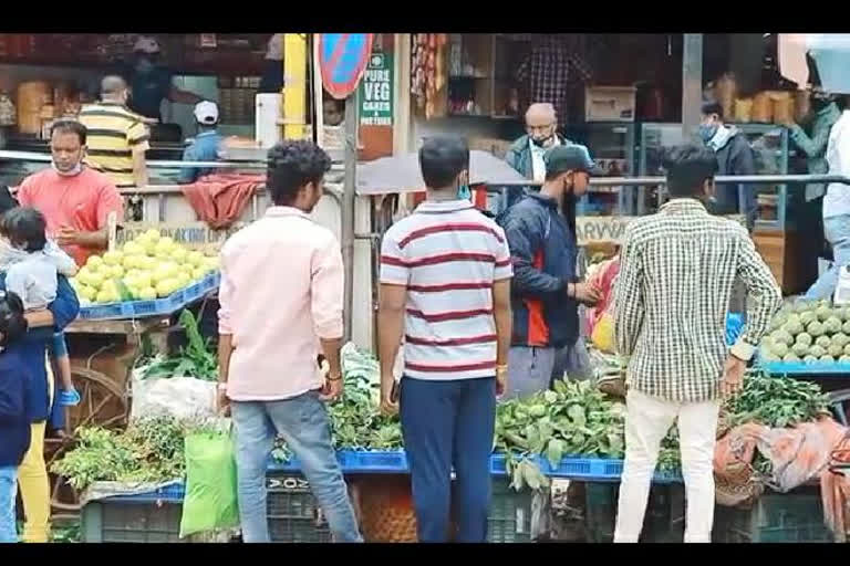 Lack Of Social Gap In Hubballi Market