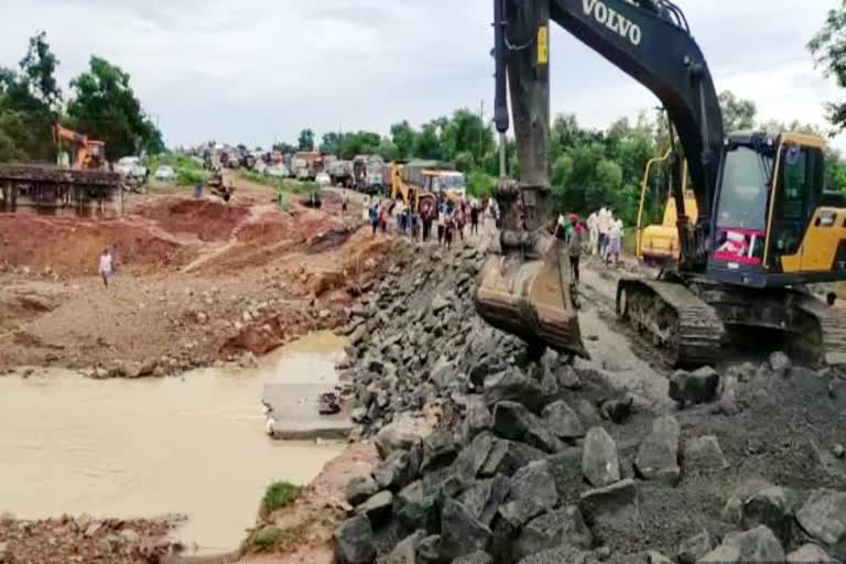 Diversion broken due to heavy rain in jharkhand, Ranchi-Tata route disrupted, news of Ranchi-Tata road, झारखंड में भारी बारिश के कारण टूटा डायवर्सन, रांची-टाटा मार्ग बाधित, रांची-टाटा रोड की खबरें