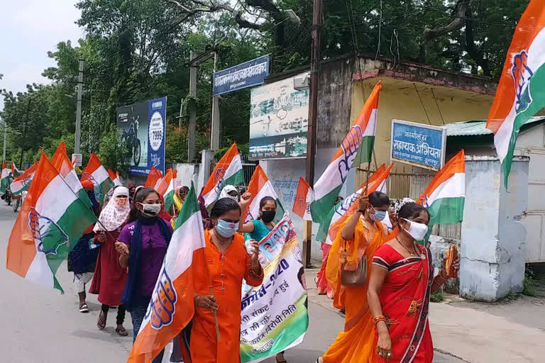 कांग्रेस ने आतिशबाजी कर मनाया जश्न, Congress celebrated fireworks