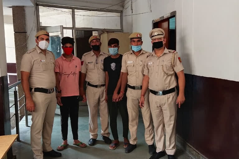 police arrested two auto lifter from mangolpuri delhi