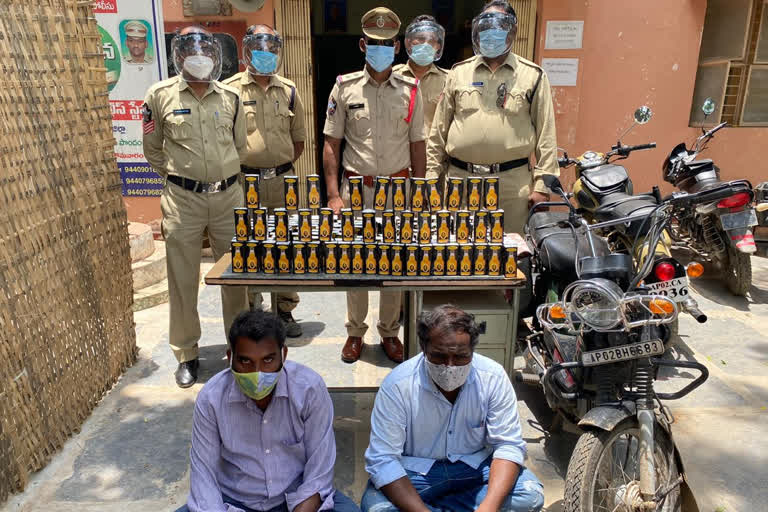 karnataka liquor seize by ananthapur district police at donekallu