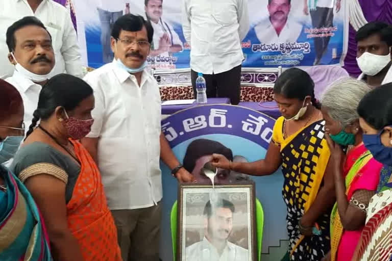 kapu ramachandra reddy visits rayadurgam school in ananthapur district