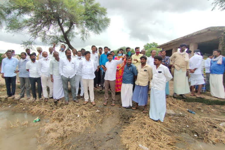 Villagers demand construction of bridge