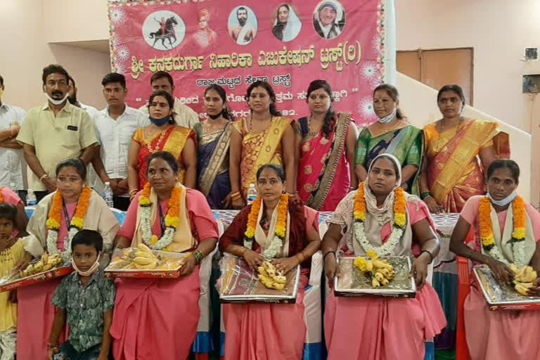 felicitates  to Corona Warriors  In  Gangavathi