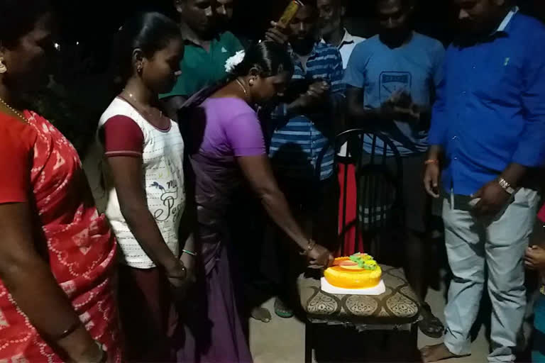 Gale Ratna Award for Mariappan Thangavelu - Villagers cut the cake and celebrated!