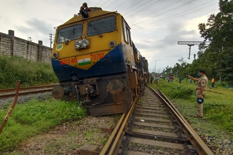 Locomotive derail