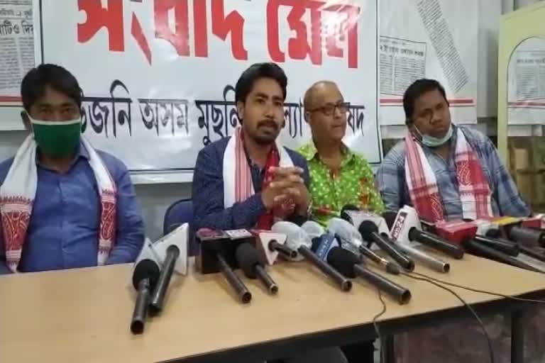 শিৱসাগৰত কৃষক মুক্তি সংগ্ৰাম সমিতিৰ নেতা ধৈৰ্য কোঁৱৰৰ সংবাদ মেল