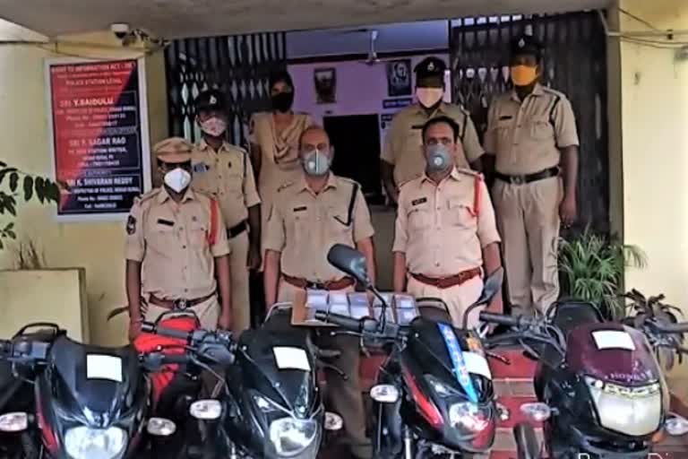 two fake police arrested in kodad suryapet