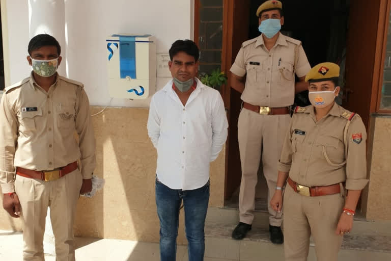 Noida police arrested an accused who was wanted in gangster and  25000 prize