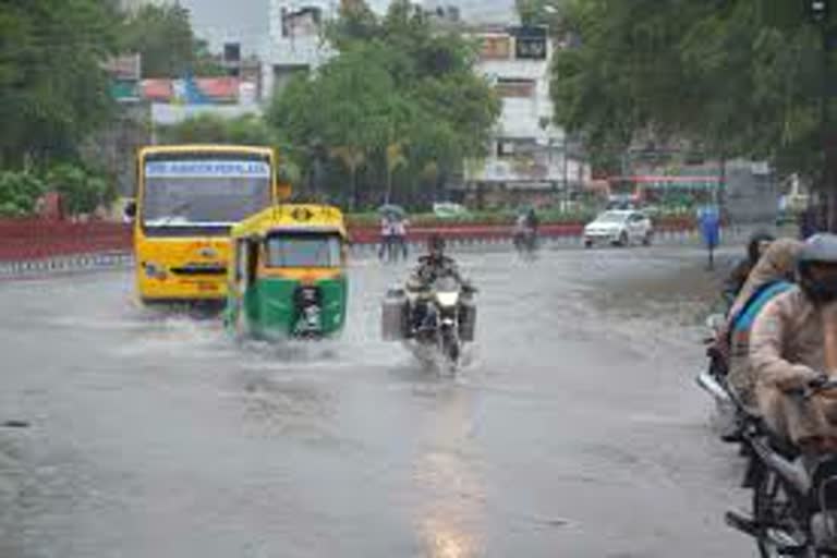 Control room on high alert due to continuous rains in Indore