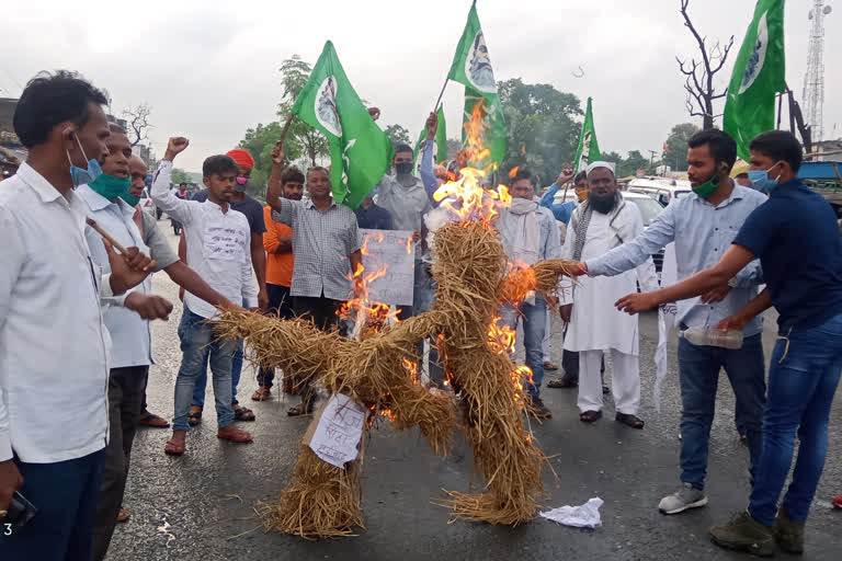 effigy of Dhanbad MP MLA was burnt in Giridih