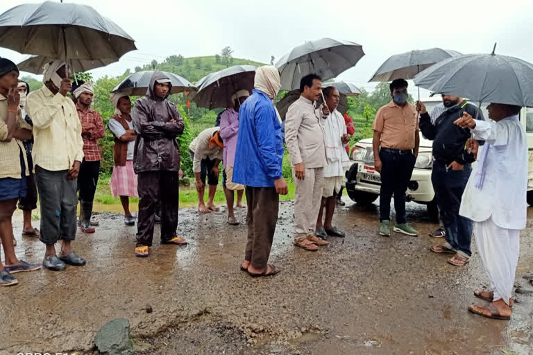 Regional MLA crosses river by tractor, talks to villagers