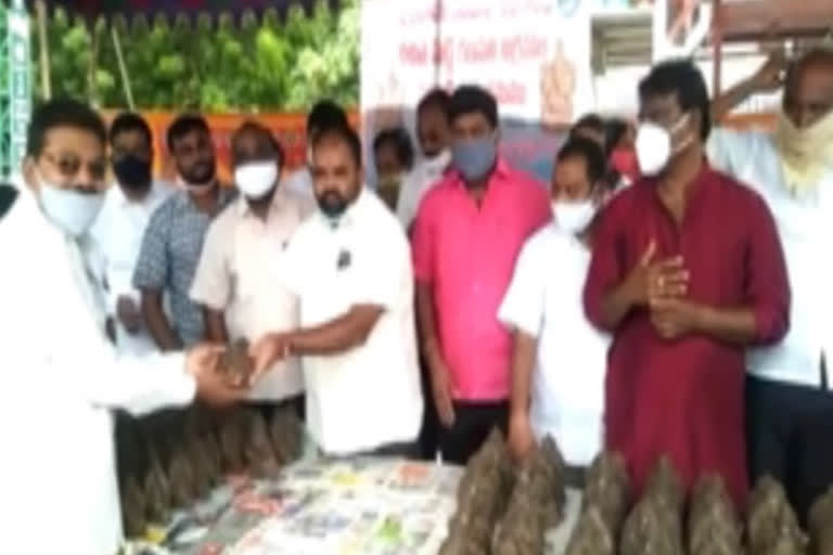 Nallgonda MLA Distributes Clay Ganapathi Idols