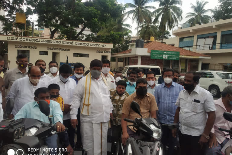 Minister Gopalya distributes disabled Three_Wheeler