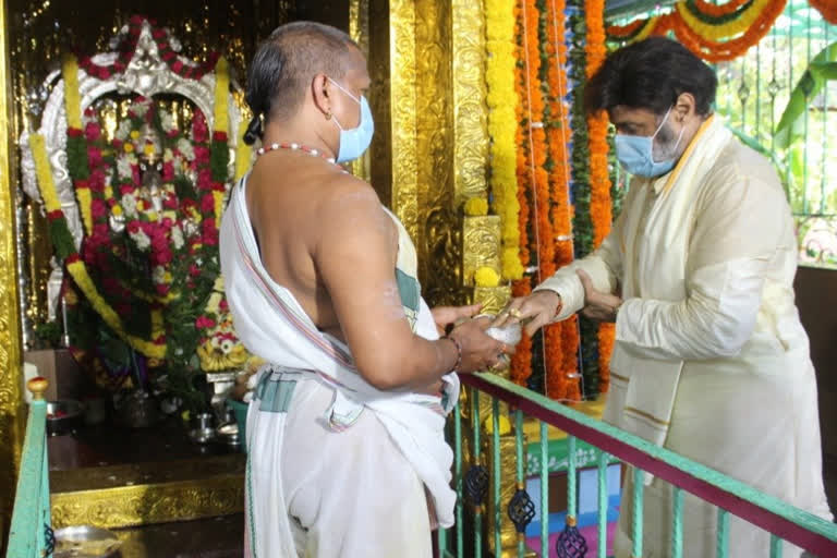 Balakrishna offers pujas for lord Ganesha