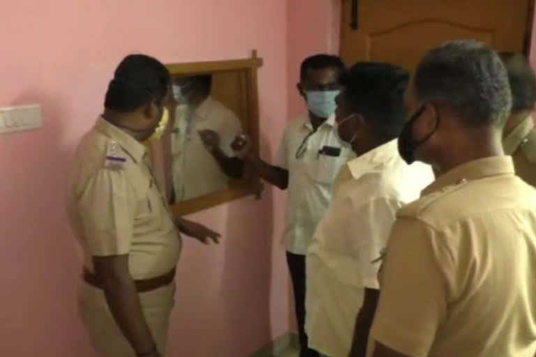 Prostitution racket in Secret room behind a mirror in Lodge: Three arrested  ലോഡ്ജിൽ കണ്ണാടിക്ക് പിന്നിലെ രഹസ്യ മുറിയിൽ വേശ്യാവൃത്തി; മൂന്ന് പേർ അറസ്റ്റിൽ