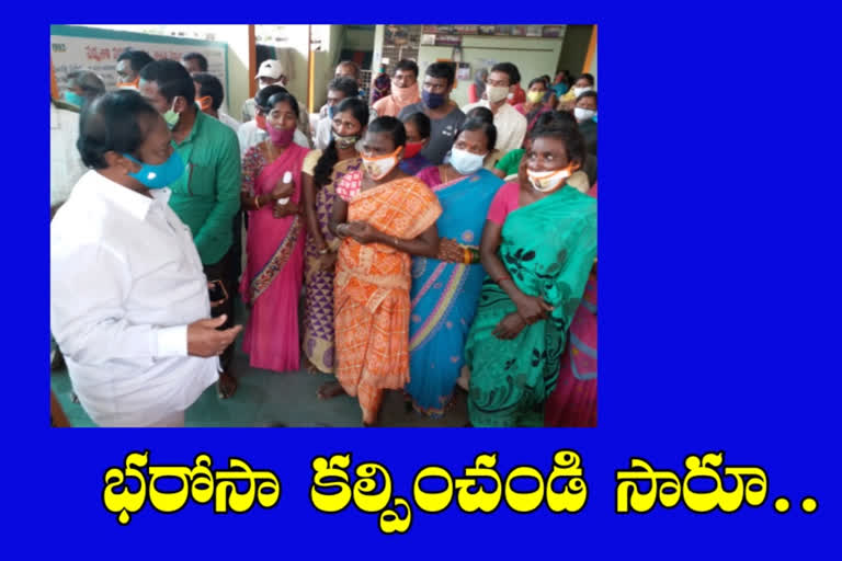 Warangal flood victims shed tears in front of the mayor prakash rao