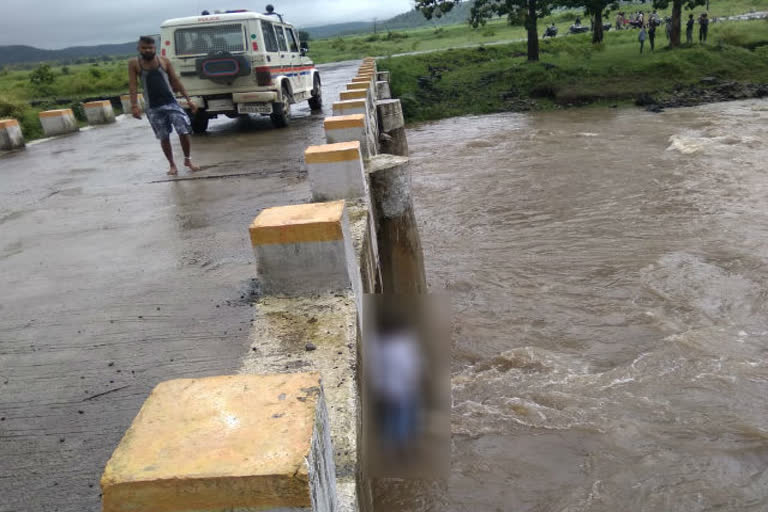 dead-body-of-youth-found-hanging-on-the-bridge-in-raisen