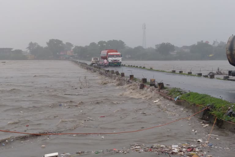 After the rain, the river drain is on the rise