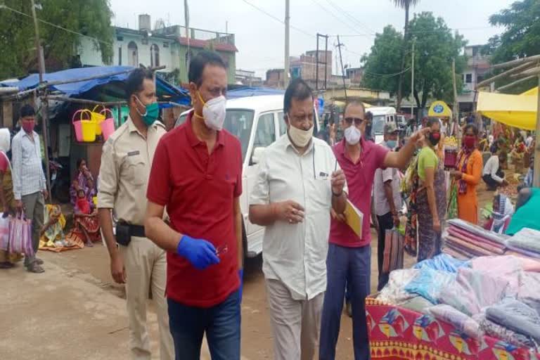 senior officers inspected various centers in Gumla, Gumla DC inspected many centers in gumla, mukhyamantri dal bhat centre in gumla, गुमला डीसी ने कई केंद्रों का किया निरीक्षण, वरिष्ठ अधिकारियों ने गुमला में विभिन्न केंद्रों का निरीक्षण किया, गुमला में मुख्यमंत्री दाल भात केंद्र