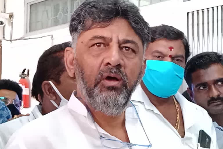 KPCC President DK Shivakumar visits flooding areas