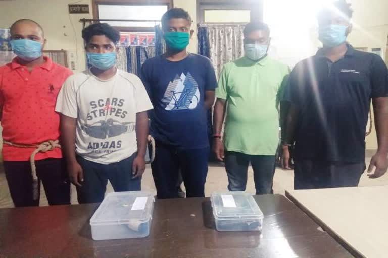 5 criminals arrested in ranchi, crime news of ranchi, naxal news of ranchi, रांची में 5 अपराधी गिरफ्तार, रांची में अपराध की खबरें, रांची में नक्सल की खबरें