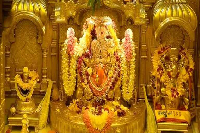 'Ganesh Chaturthi': priest performs morning 'aarti' at Mumbai's Shri Siddhivinayak Temple