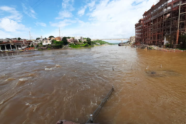 10-gates-of-omkareshwar-dam-opened-up-to-one-meter-each