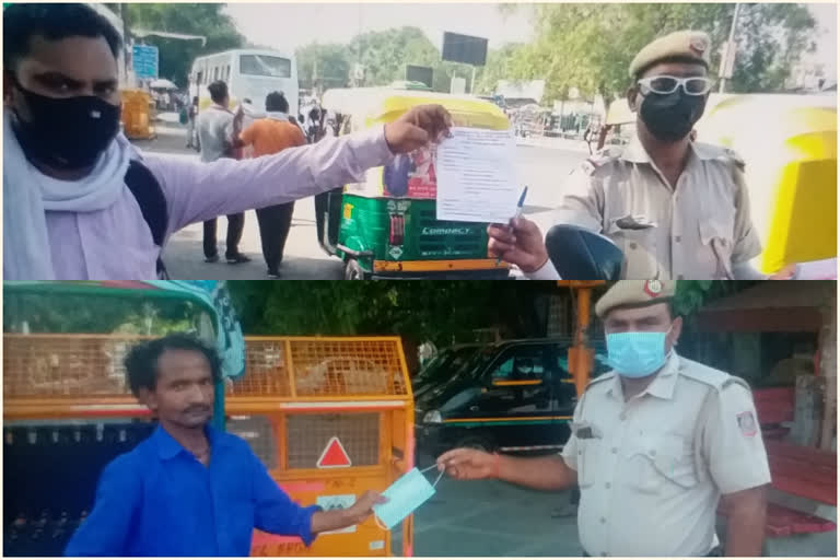 delhi police distributing mask to needy people