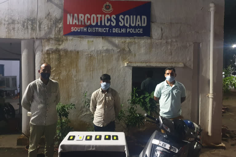 Narcotics Squad arrested mobile thief