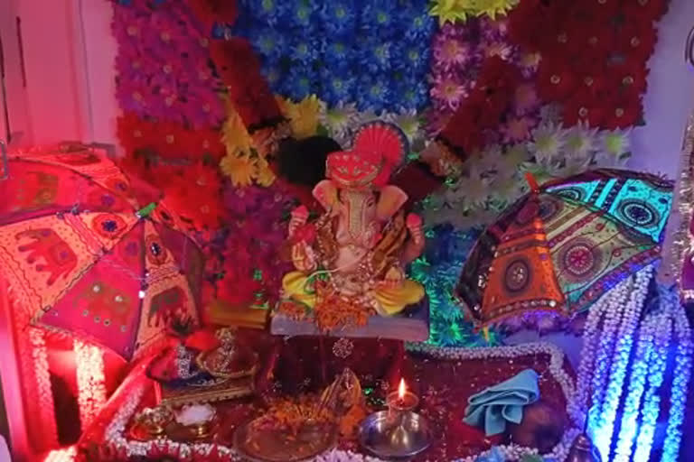 people establish Ganpati Bappa at home due