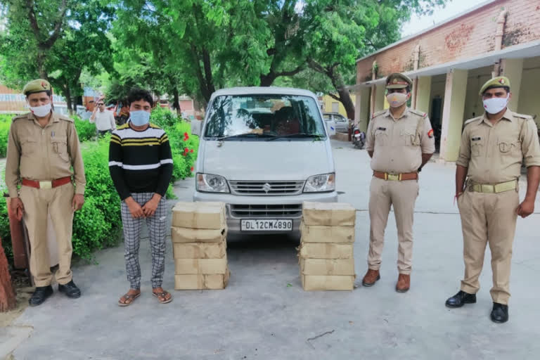 Greater Noida Jewar police arrested a smuggler with illegal liquor