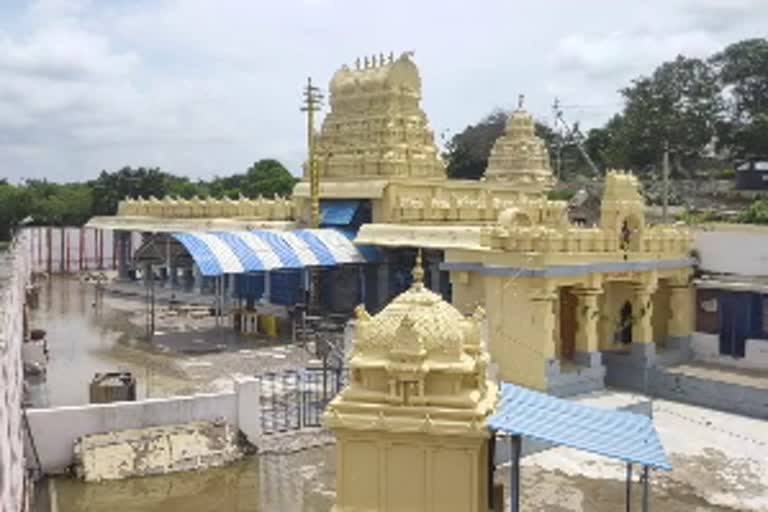 matampally laxminarasimha swamy temple fill with pulichinthala back water