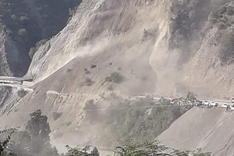 landslide-at-nh-58-near-kaudiyala-byasi-rishikesh