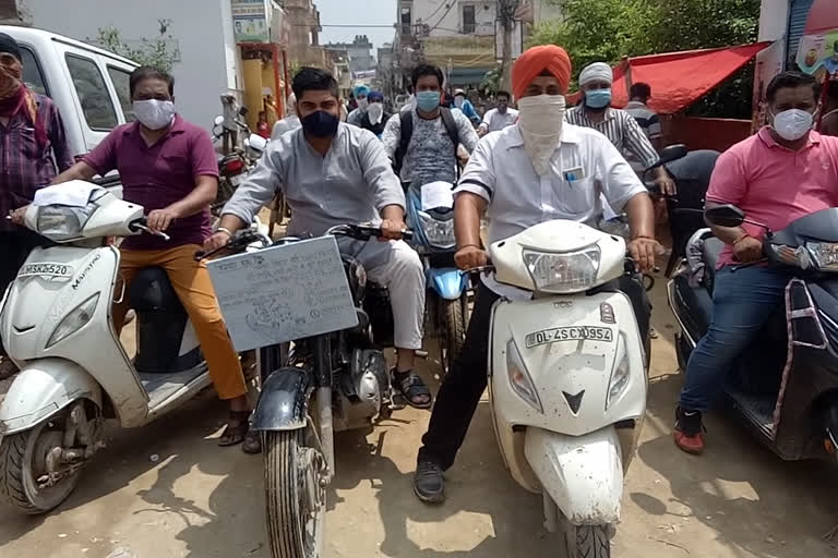 chandra vihar area people facing problom due to shabby road