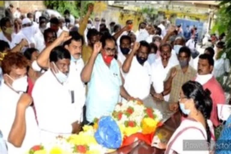 Tammineni Veerabhadram pays tributes to CPM district leader kukkadapu prasad