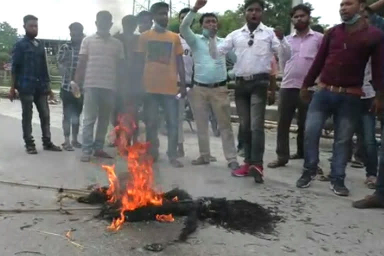 Burn PM, CM Effigy for privatization of Borjhar Airport