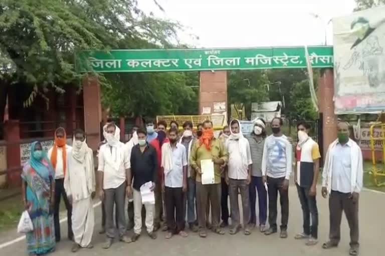 vendorers and labor workers news, vendorers in dausa, problems of vendorers, labor workers evicted from place, ठेला मजदूर संघ, ठेला मजदूरों की परेशानी,  दौसा न्यूज, dausa news