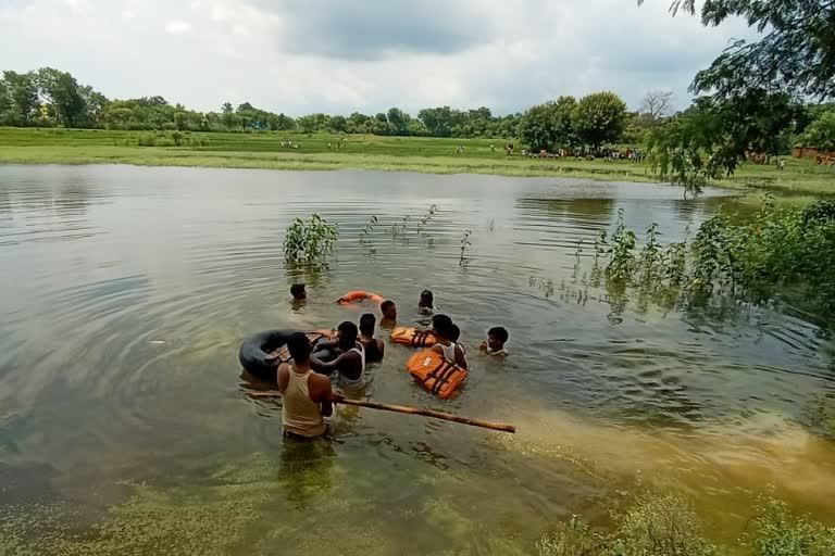 Two people died by drowning in a pond in Purulia