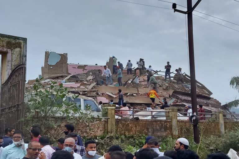 A five storey building collapsed in Mahad, 47 families stranded