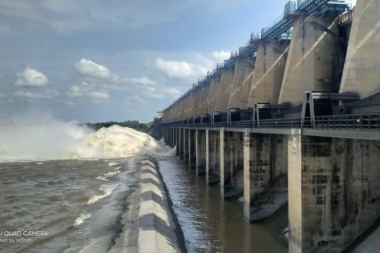 decrease-in-water-release-from-basavasagar-dam-to-krishna-river