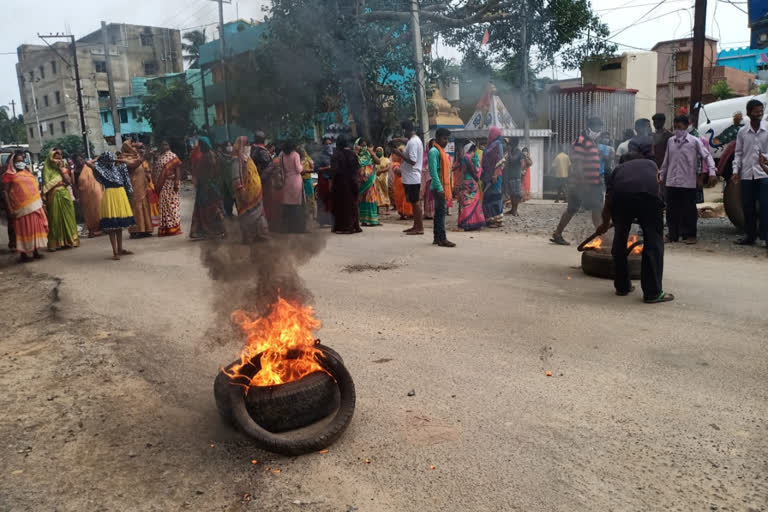 cuttack latest news, corona update in cuttack, corona in cuttack, protest in cuttack, covid ptient's cremation, କଟକରେ କୋରୋନା ଅପଡେଟ, କଟକରେ କୋରୋନା, କଟକରେ ଚାପା ଉତ୍ତେଜନା, କୋରୋନା ଆକ୍ରାନ୍ତଙ୍କ ଅନ୍ତିମ ସଂସ୍କାର, କଟକ ଲାଟେଷ୍ଟ ନ୍ୟୁଜ୍‌