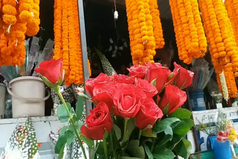 price-of-flowers-increased-in-unlock-in-ambikapur