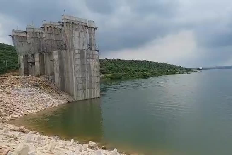 gorukallu reservoir gates not constructed well and the water is not fully stored