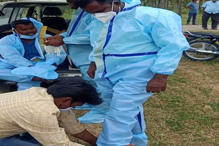 Tahsildar wearing PPE kit in employee's hands: Video is viral