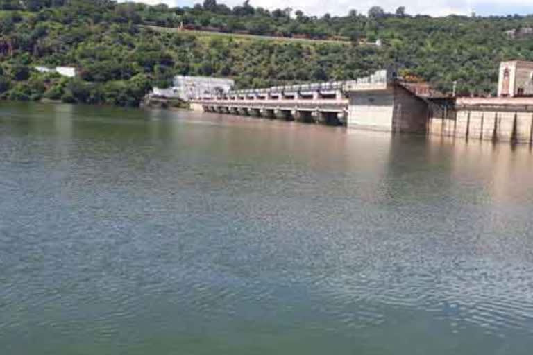 srishailam gates stoped due to decreased of floods