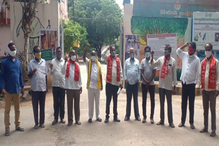 all party leaders protest to increase facilities in government hospitals in nizamabad
